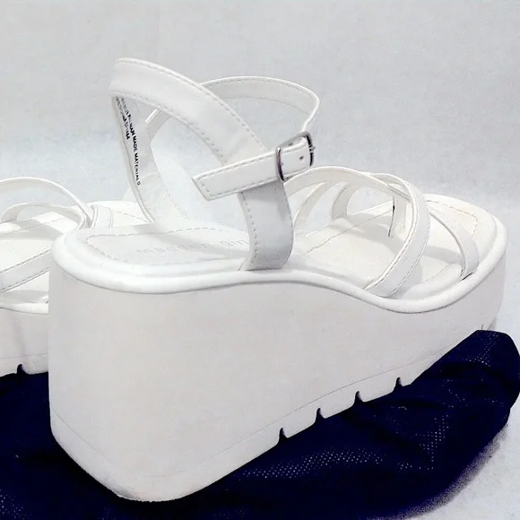 Steve Madden Y2K Bratz Strappy Platform Sandals - Picture 6 of 9